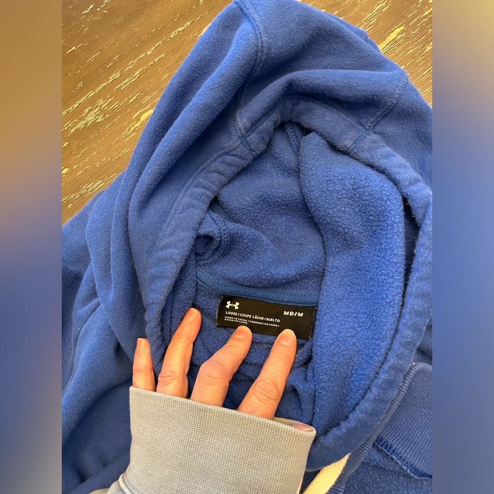 Under Armour Women’s hoodie loose fit,  size Medium.  Comfy, worn in, 2017. - Picture 5 of 7